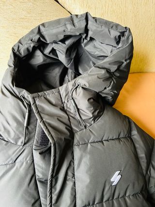 Plumífero largo Superdry caballero negro