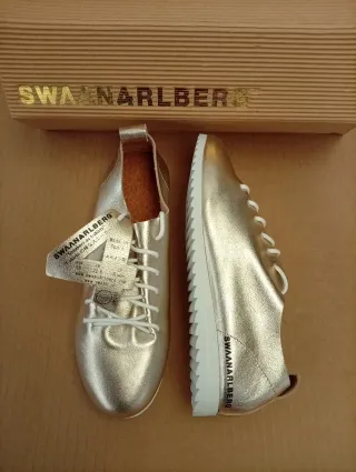 Zapatillas SWANARLBERG Piel Doradas Talla 35 nueva