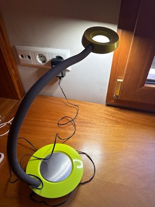 Lámpara LED de escritorio regulable