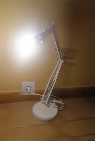 Lámpara flexo de escritorio tipo arquitecto blanca