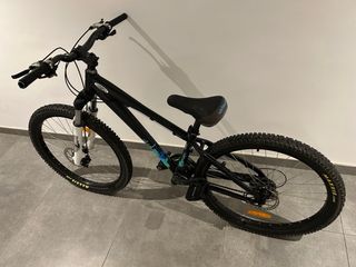 Bicicleta de montaña negra