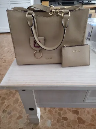 Bolso y cartera Tous piel beige y dorada