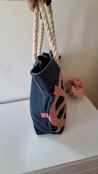 Bolso Purificación García azul y rojo y blanco