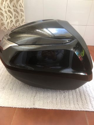 Baúl Honda Negro y Plateado