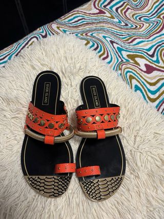 Sandalias River Island Negras y Naranjas