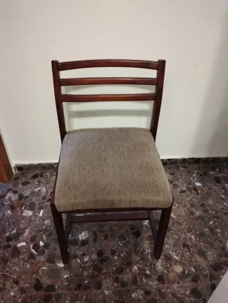 Sillas de madera tapizadas