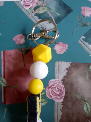 Portachiavi con farfalla e lettere