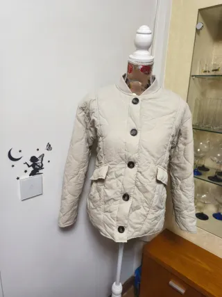 Chaqueta acolchada beige talla SM