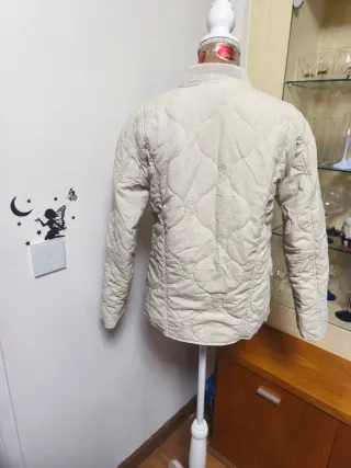 Chaqueta acolchada beige talla SM