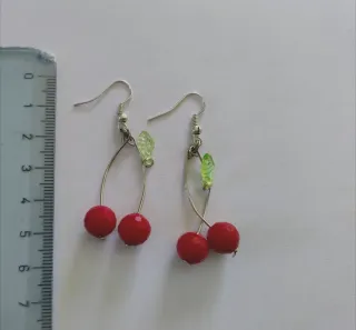 Orecchini artigianali ciliegina rossa brillante