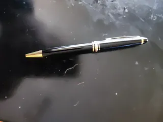 Bolígrafo Mont Blanc casi nuevo