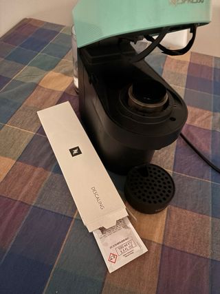 Cafetera Nespresso Vertuo + Descalcificador