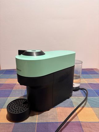 Cafetera Nespresso Vertuo + Descalcificador