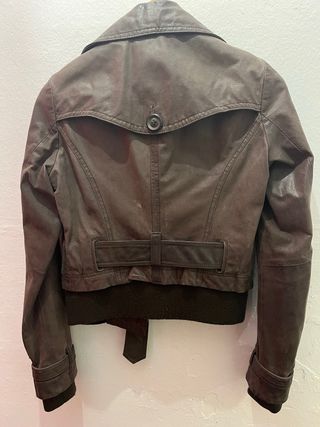 Chaqueta de cuero marrón
