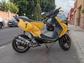 Beta Ark Scooter Amarillo