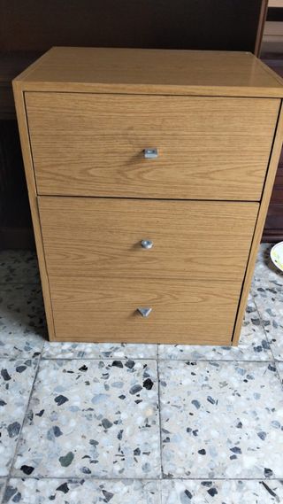Cajonera pequeña de madera