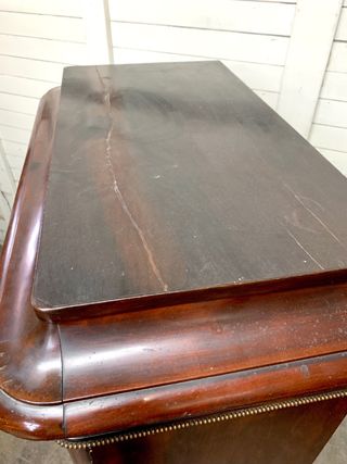 Armario antiguo tallado. Calidad. Estanteria