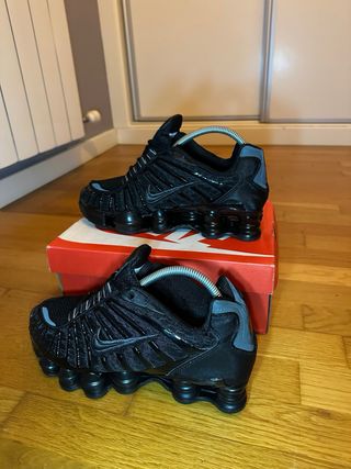 Nike Shox Negras•Zapatillas deportivas y casuales.