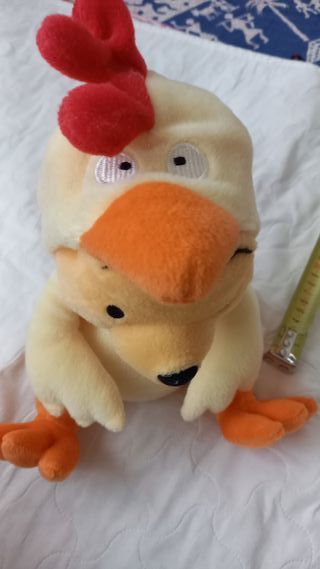 Peluche Winnie the Pooh vestito da gallina