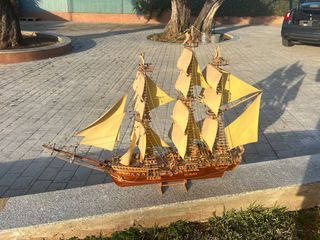 Maqueta de velero de madera
