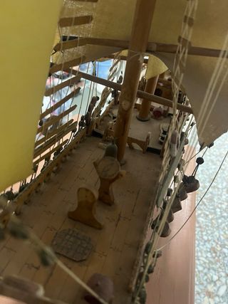 Maqueta de velero de madera
