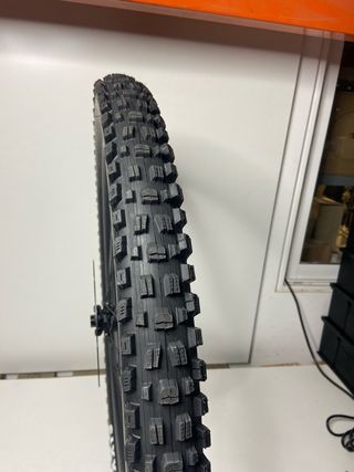 : Rueda AM Flow HMC30 carbono