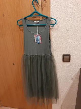 Vestido de fiesta verde oliva