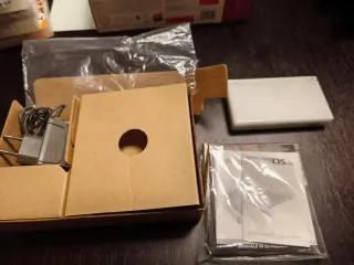 Nintendo DS Lite + 3 juegos + R4