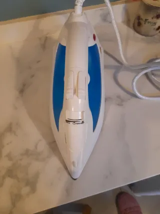 Plancha de vapor blanca y azul