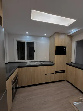 Servicios de carpintería de madera y aluminio