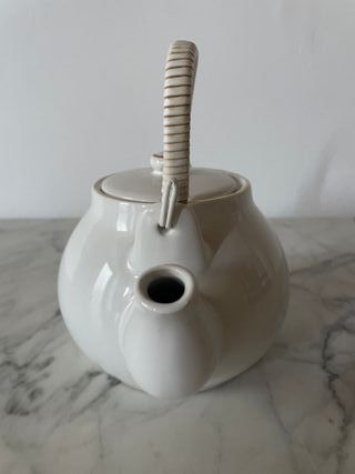 Teiera in ceramica bianca con scritta oro Thé