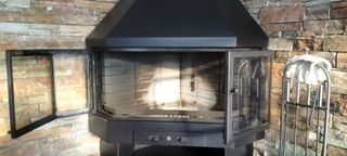 Chimenea esquinera de leña. Marca Roncal.