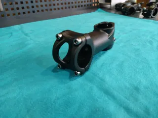 Potencia de bicicleta negra