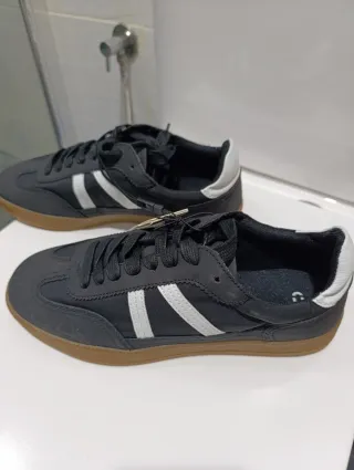 Zapatillas SIN ESTRENAR Parfois Negras Talla 39