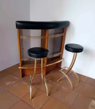 Mueble Bar con 2 Taburetes