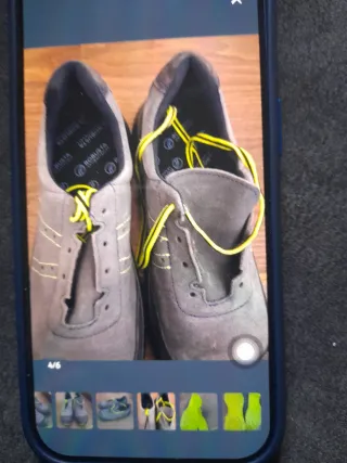 Zapatos de trabajo grises y verdes