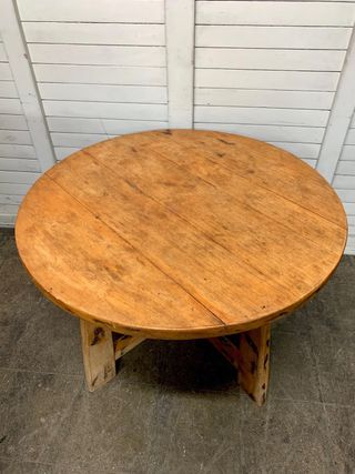 Mesa redonda de madera