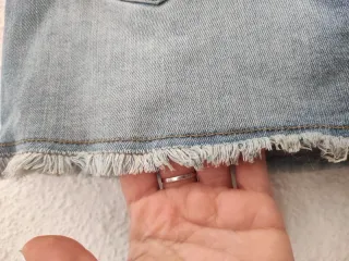 Minifalda vaquera desgastada 2000 desflecada denim