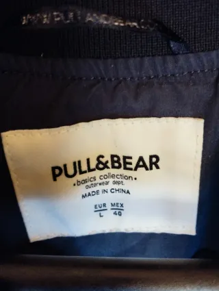 Cazadora bomber Pull&Bear azul marina talla L
