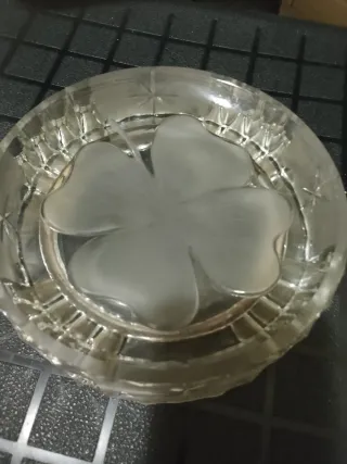 Posacenere in vetro con quadrifoglio