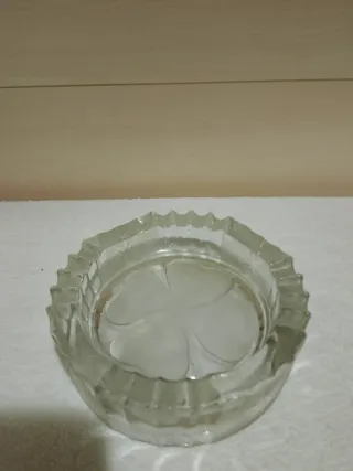 Posacenere in vetro con quadrifoglio