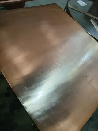 Mesa auxiliar cuadrada dorada