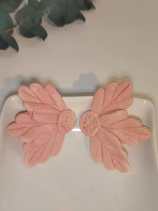 Pendientes hechos a mano de arcilla