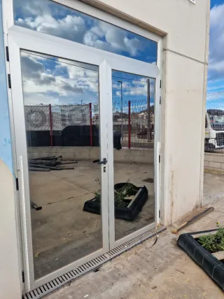 Puertas de aluminio Alto 260cm Ancho 190cm