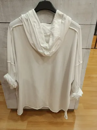 Jersey blanco con estampado animal print