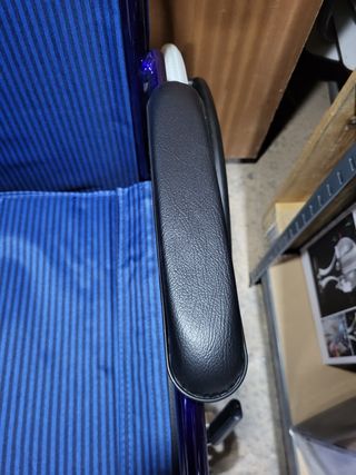 Silla de ruedas plegable azul