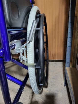 Silla de ruedas plegable azul