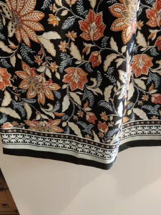 Pantalones fluidos estampados flores