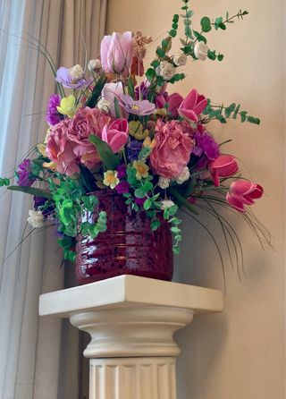 Florero y pedestal estilo columna griega