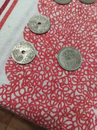 Lote 2 Moneedas 25 Pesetas con Agujero